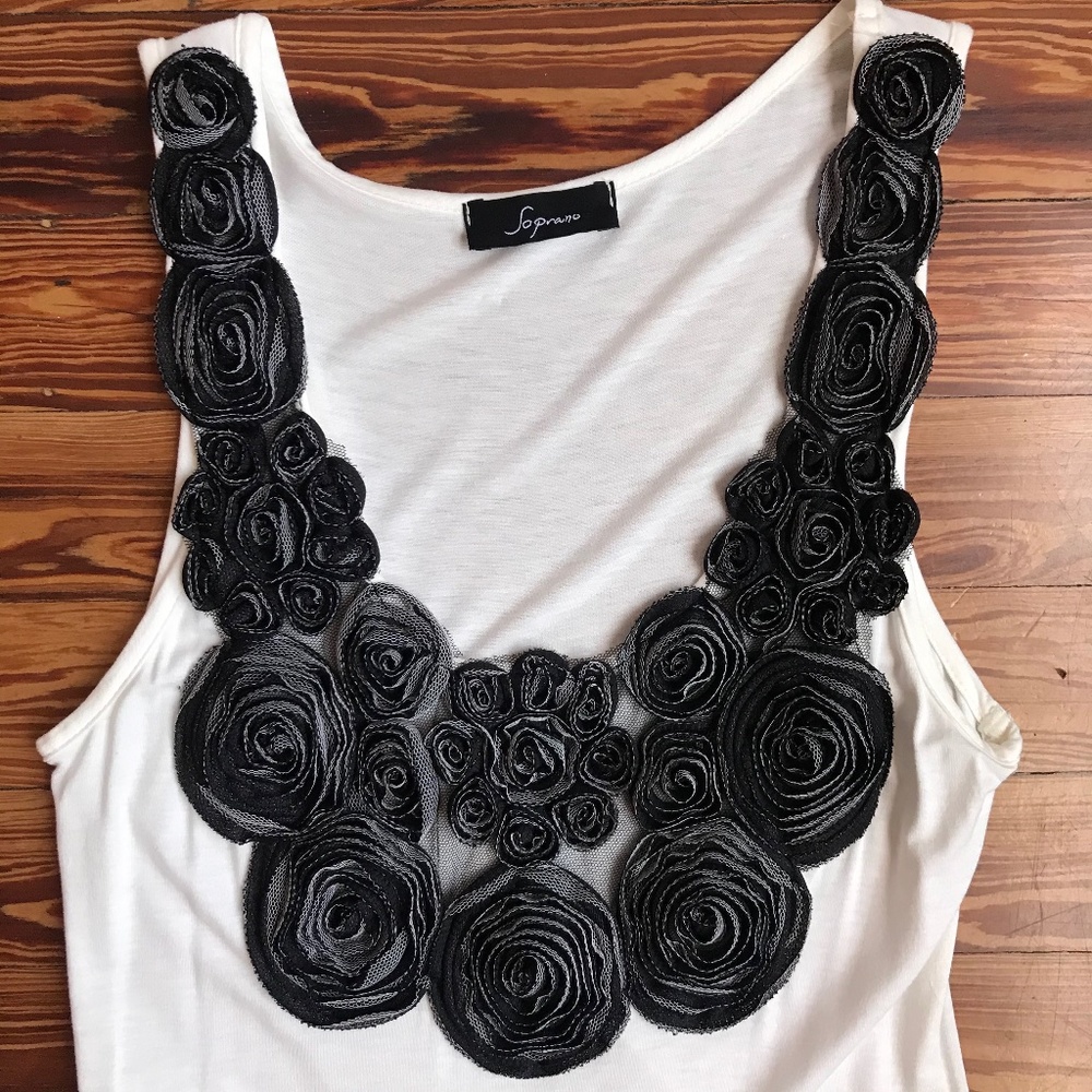 Soprano Black and White Dress with Floral Details - Picture 5 of 14